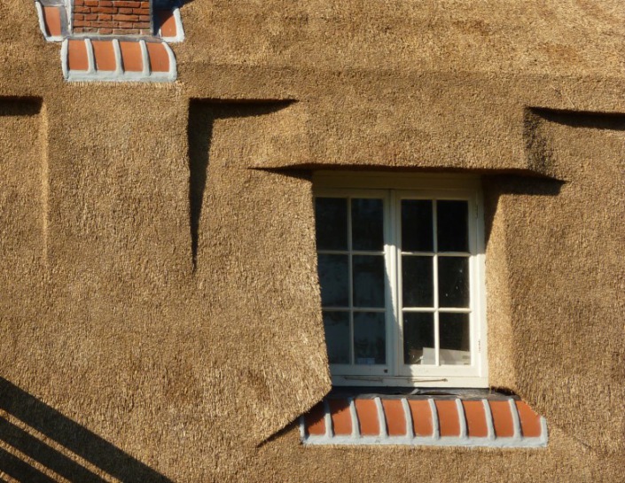 details monumentaal pand rieten dak