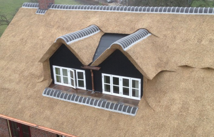 dakkapel rieten dak met mooie details