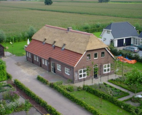 details velux ramen in riet verwerkt