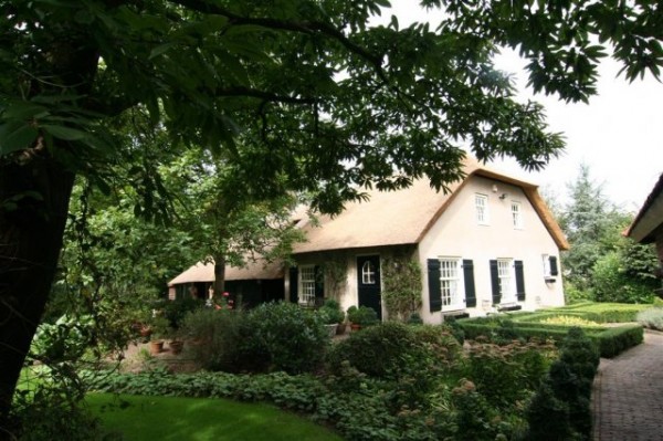 woonboerderij rieten dak vervangen