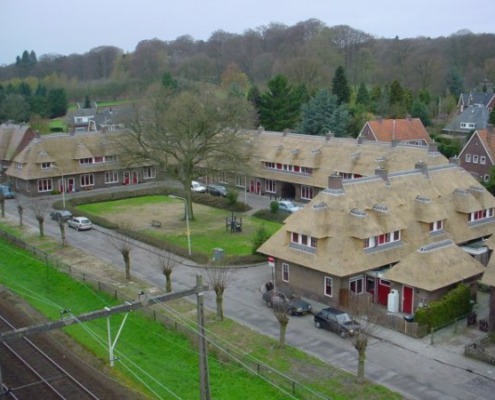 de steeg riet gedekte woningen