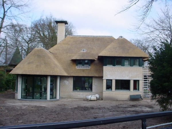 Villa nieuw bouw met rieten dak