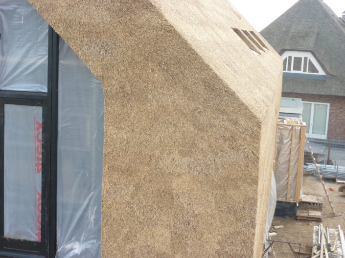 dak en gevel bekleding met rieten