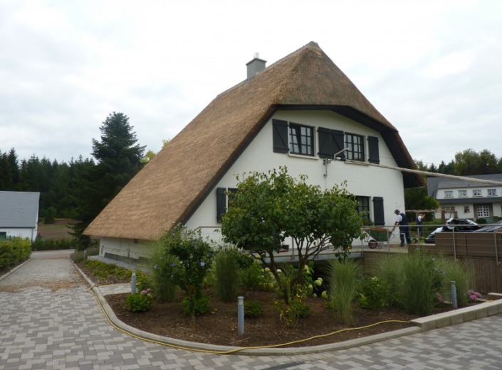 eind resultaat opstoppen en verdrijven rieten dak