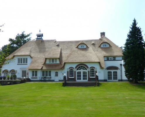 vernieuwd rieten dak