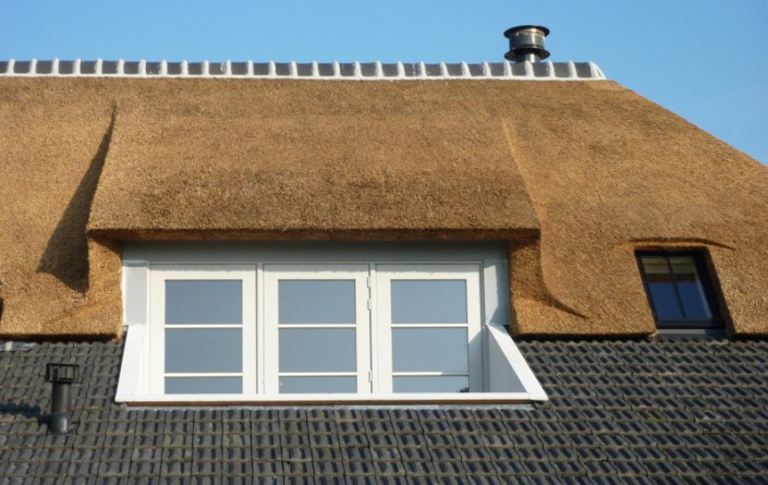balkon in rieten dak