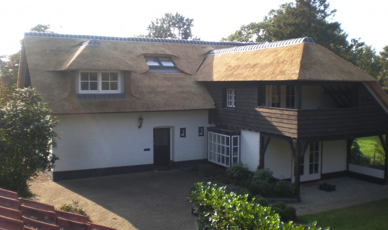 vernieuwen rieten dak met dak venster