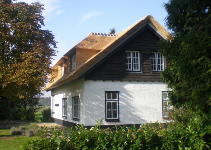 nieuw rieten dak met dakkapel