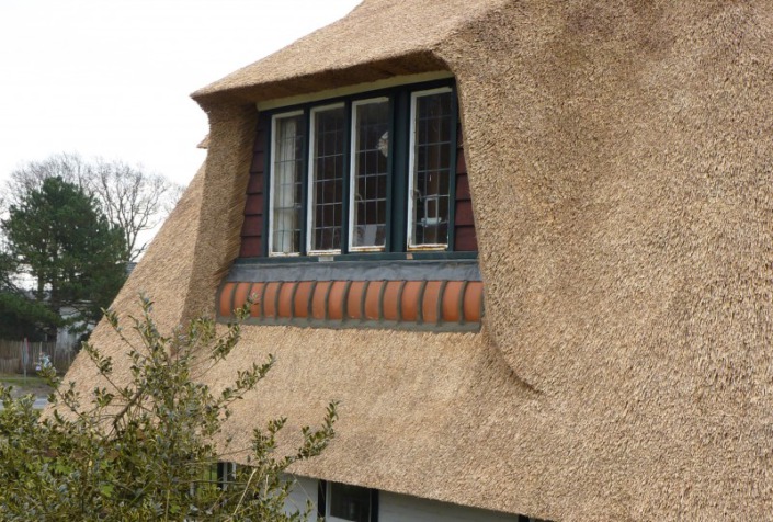 vernieuwen rieten dak met dakkapel