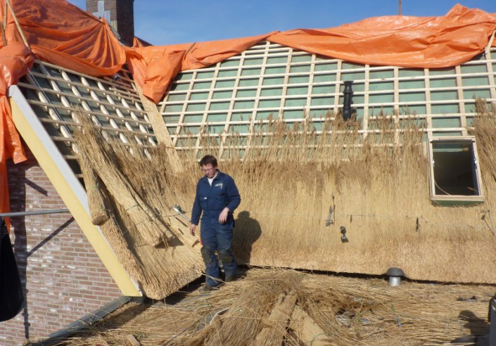 rieten dak met open constructie