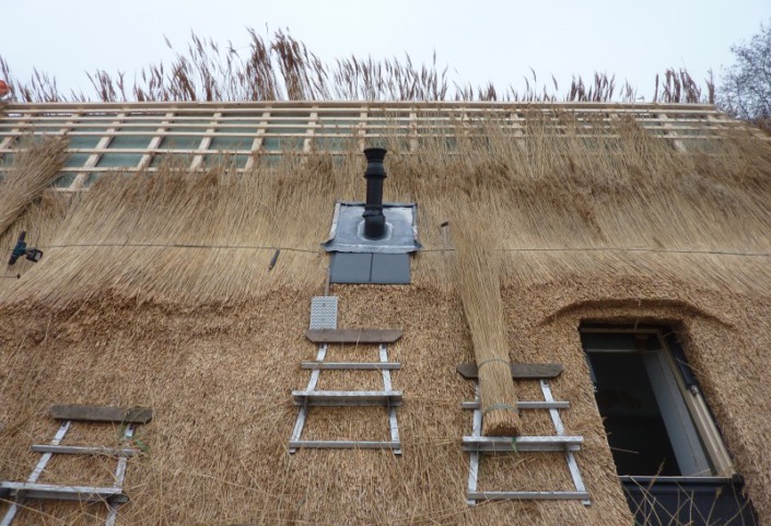 rieten dak met open constructie