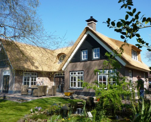 nieuw rieten dak met dakkapel