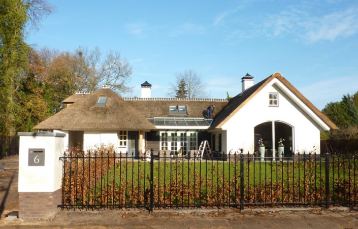 rieten dak op nieuw bouw woning