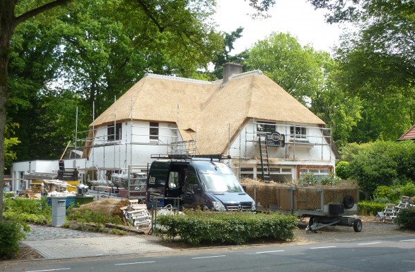 Nieuw rieten dak in Wolfheze