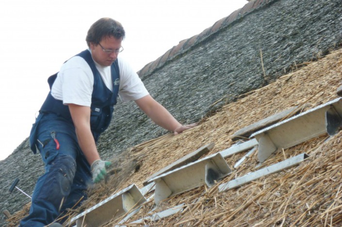 opstoppen rieten dak/verdrijven