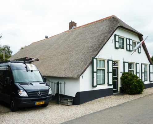 onderhoud woonboerderij met rieten dak