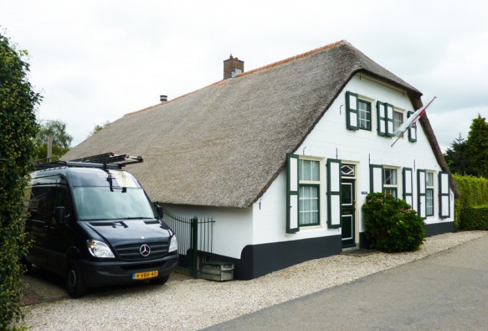 onderhoud woonboerderij met rieten dak