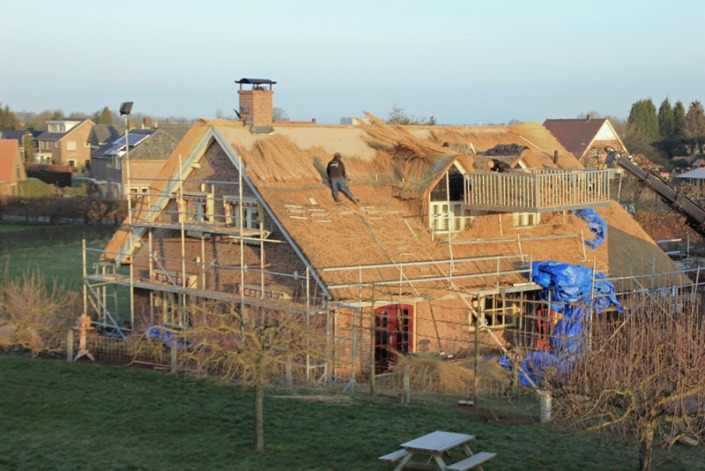 schroefdak rieten dak