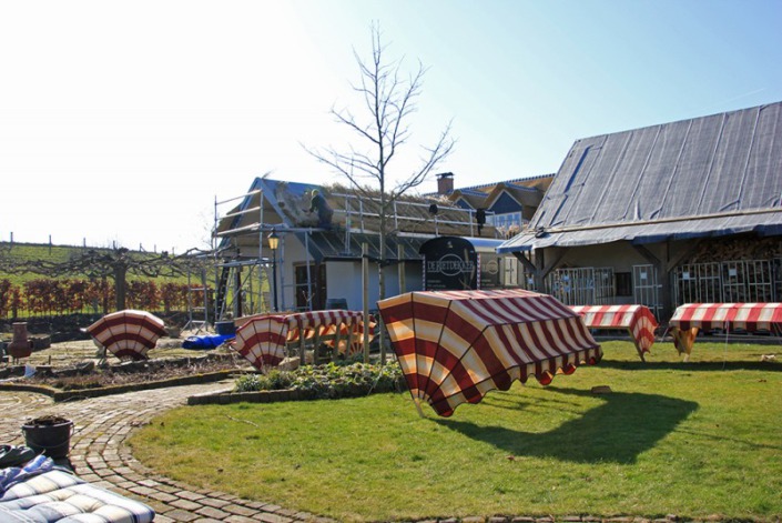 van pannen naar riet woning en bijgebouwen
