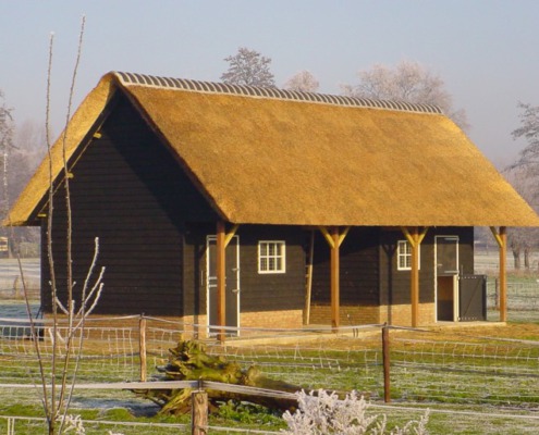 dieren verblijf rieten dak