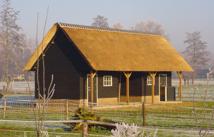 dieren verblijf rieten dak