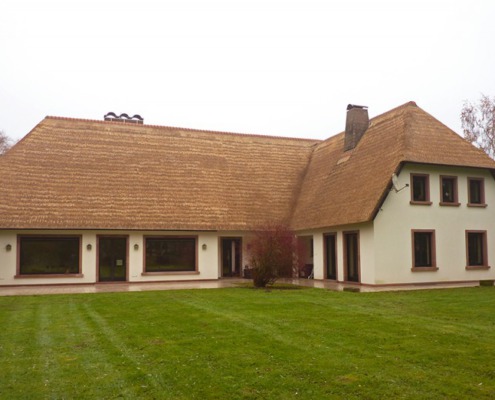 resultaat opstoppen en verdrijven rieten dak