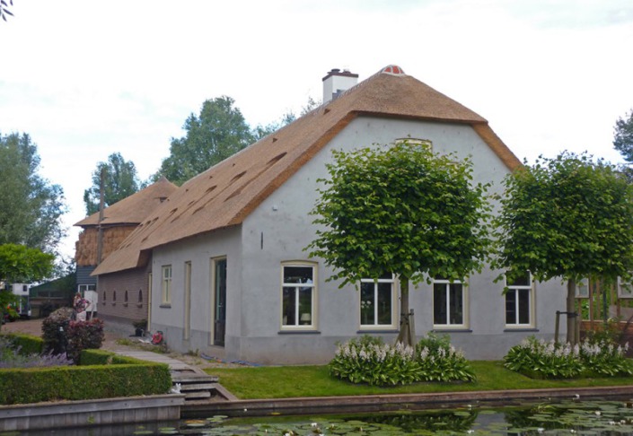 boerderijstijl rietendak met velux ramen