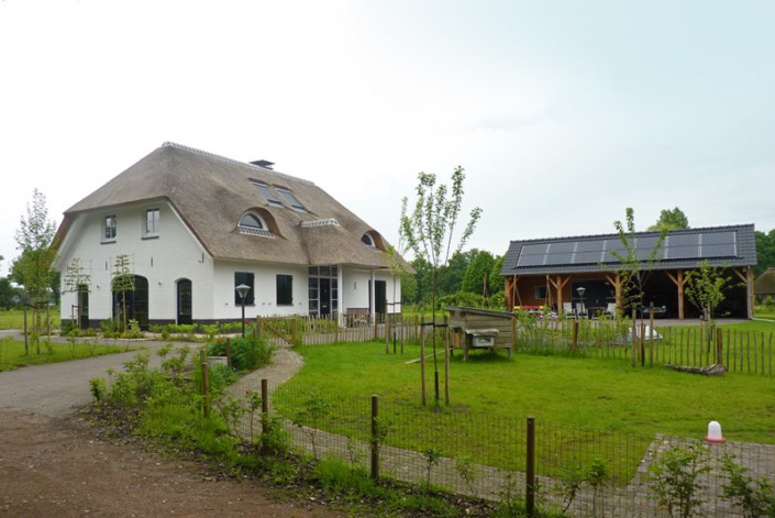 boerderijstijl nieuw rieten dak