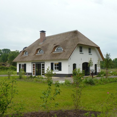 nieuw rieten dak boerderij stijl
