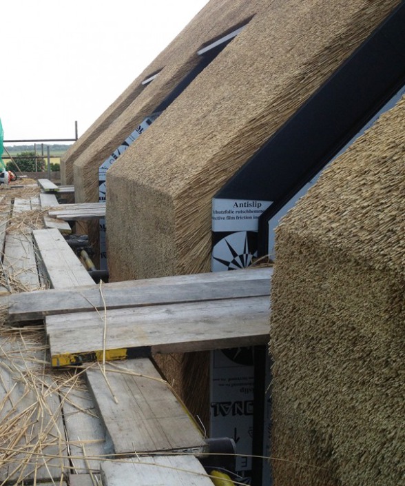 gevel bekleding met riet in liverpool